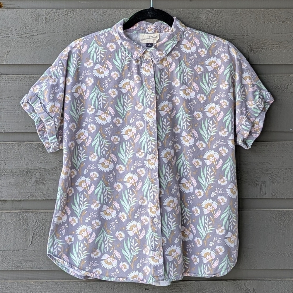 Universal Thread Gray Floral Short Sleeve Button Front Blouse Top Size Medium